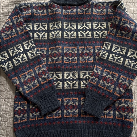 Vintage icelandic Design men’s medium Patterned wool Navy Sweater never worn - Picture 3 of 5